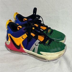 Nike LEBRON WITNESS 7 Shoes Size 4.5Y